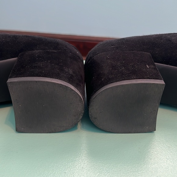 Geox Respira Black Suede Pumps with Block Heel - Picture 4 of 9